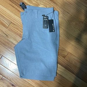 brand new travis matthew golf shorts size 33